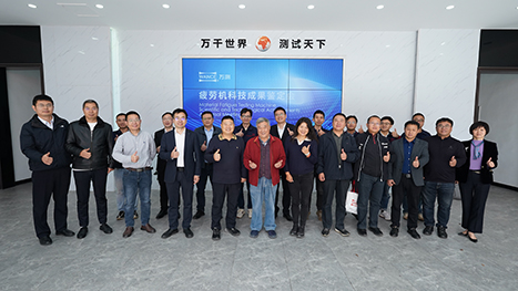 鉴定会3.jpg 鉴定会3.jpg